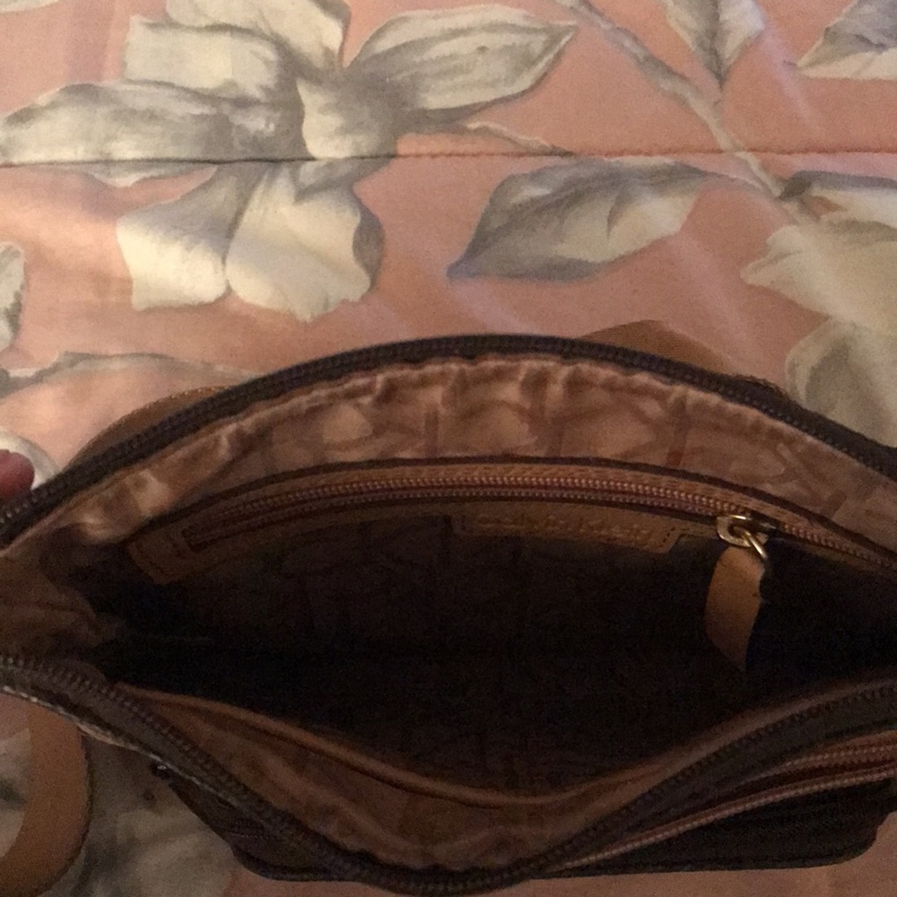 Calvin Klein Crossbody purse - Picture 4 of 4